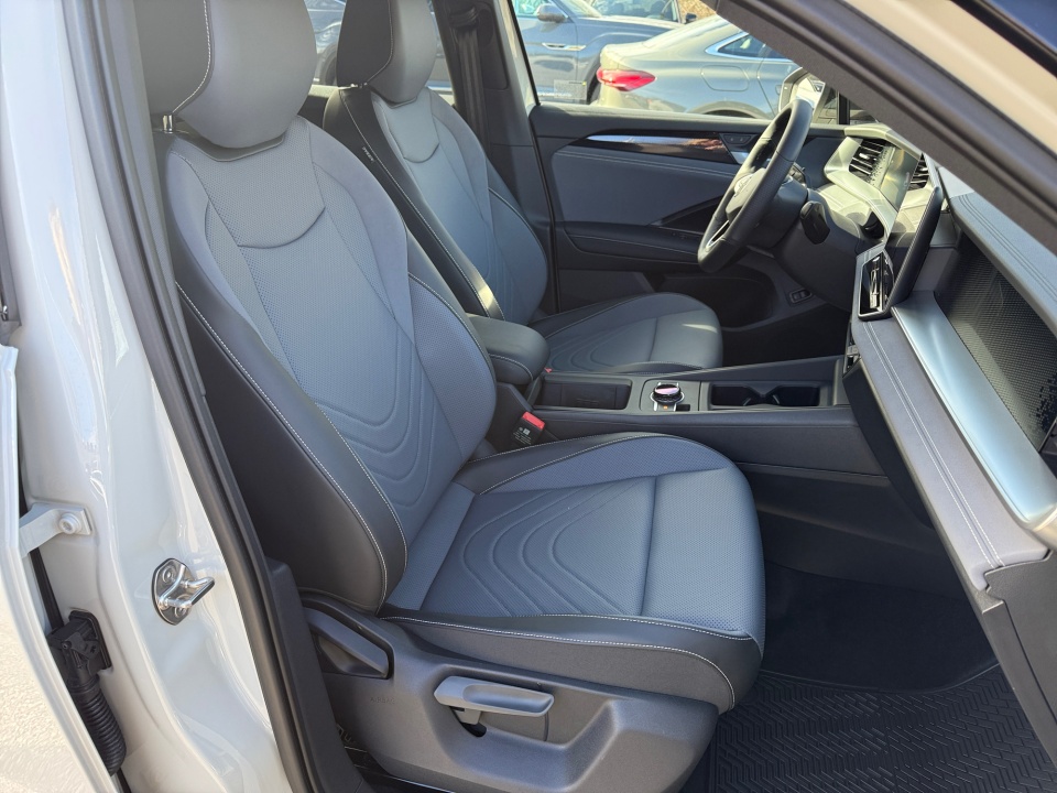 3VVGR7RM0TM040343 2026 Volkswagen Tiguan SE R-Line Black