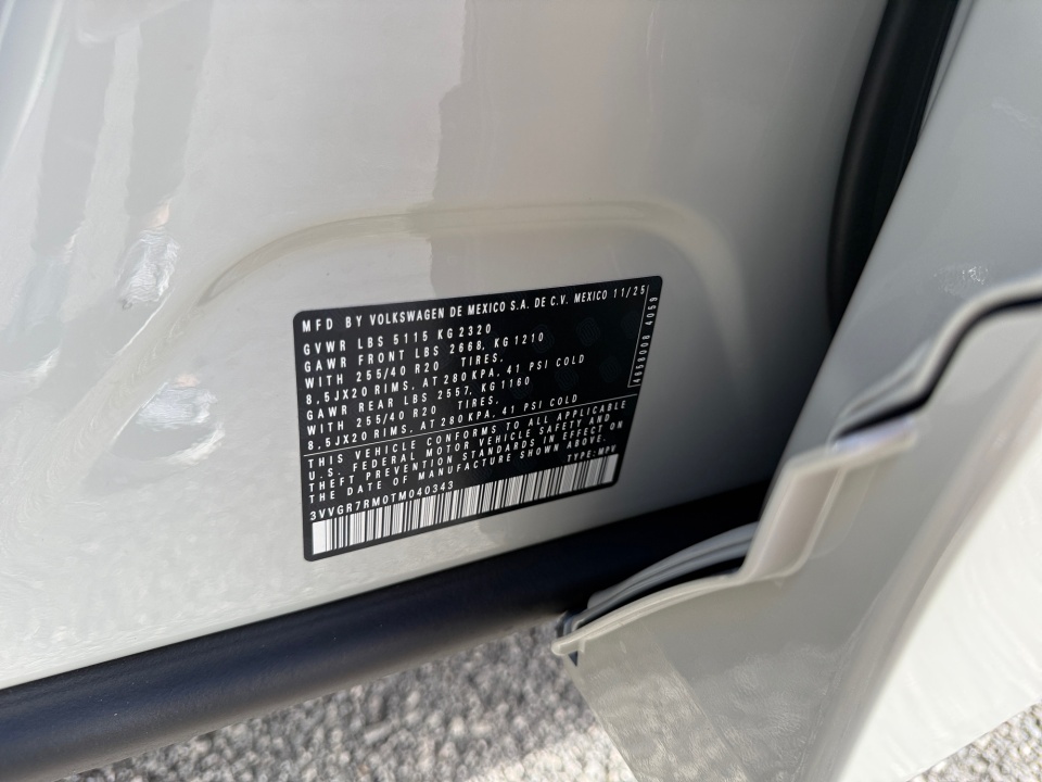 3VVGR7RM0TM040343 2026 Volkswagen Tiguan SE R-Line Black