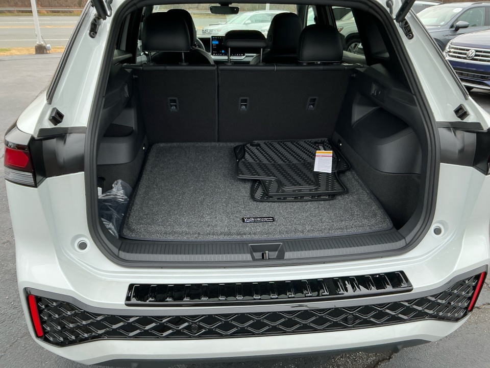 3VVGR7RM0TM040374 2026 Volkswagen Tiguan SE R-Line Black