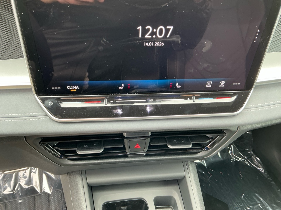 3VVGR7RM0TM040374 2026 Volkswagen Tiguan SE R-Line Black