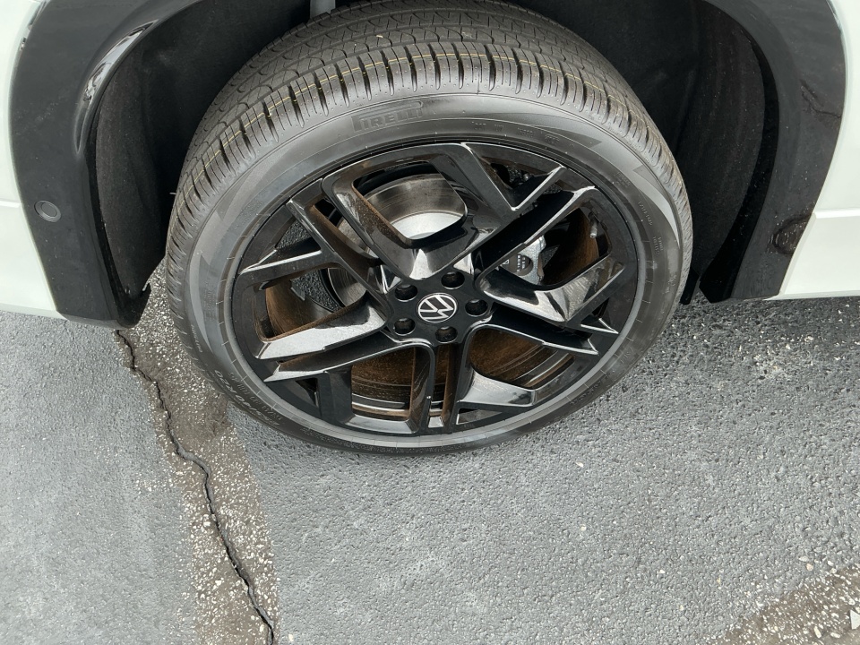 3VVGR7RM0TM040374 2026 Volkswagen Tiguan SE R-Line Black