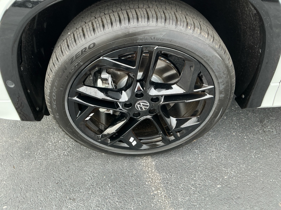 3VVGR7RM0TM040374 2026 Volkswagen Tiguan SE R-Line Black