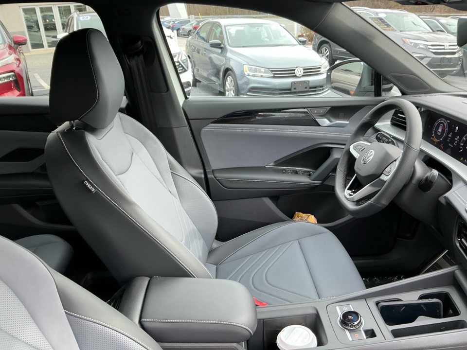 3VVGR7RM0TM040374 2026 Volkswagen Tiguan SE R-Line Black