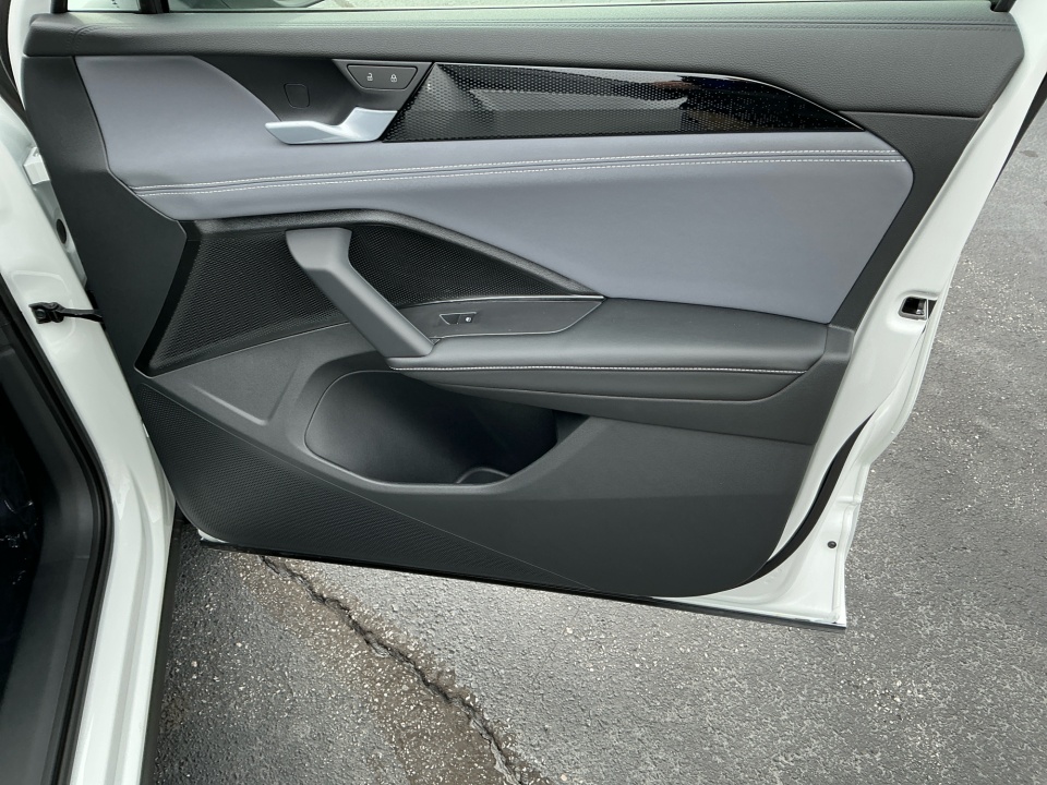 3VVGR7RM0TM040374 2026 Volkswagen Tiguan SE R-Line Black