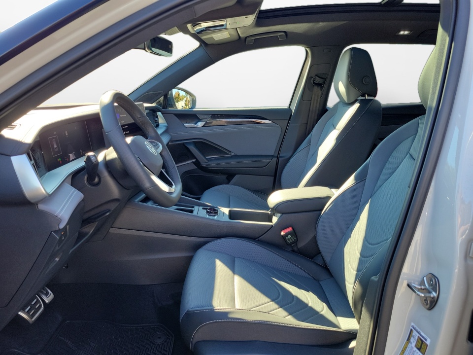 3VVGR7RM1TM013703 2026 Volkswagen Tiguan SE R-Line Black