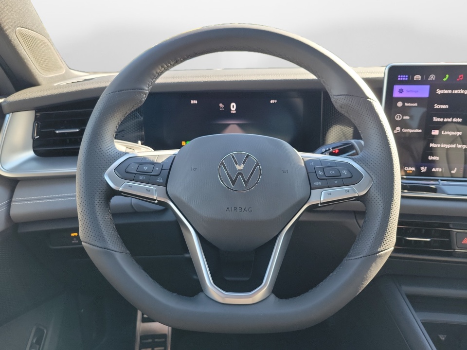 3VVGR7RM1TM013703 2026 Volkswagen Tiguan SE R-Line Black