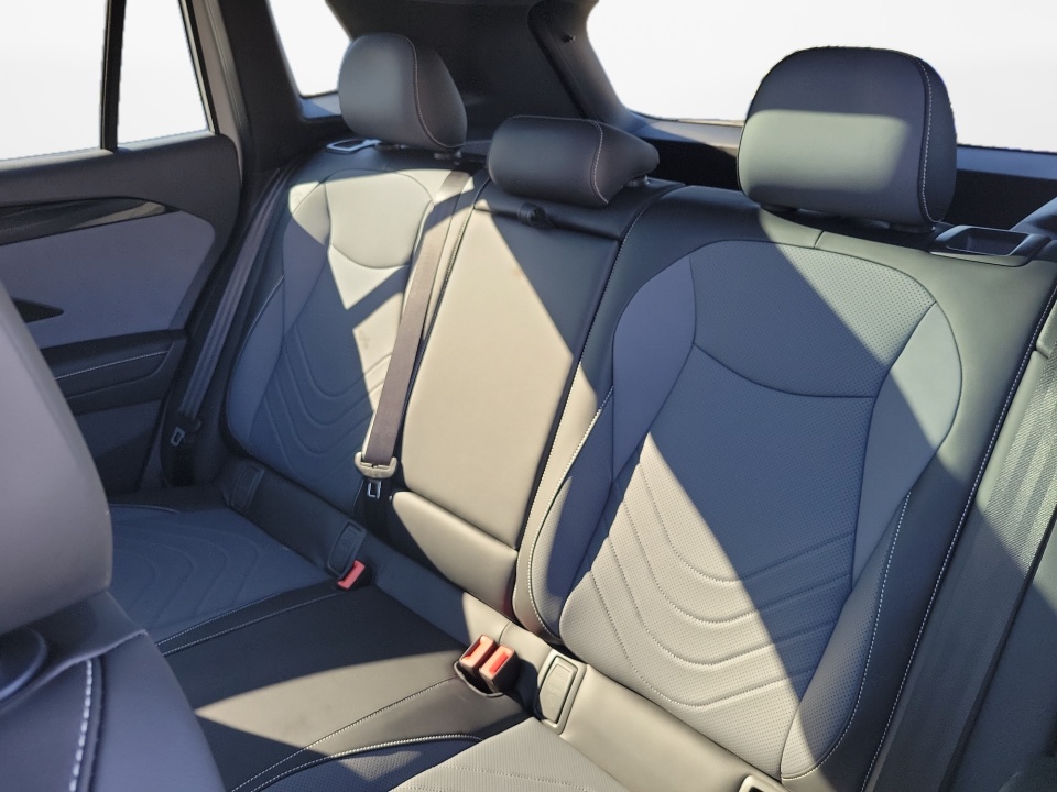 3VVGR7RM1TM013703 2026 Volkswagen Tiguan SE R-Line Black