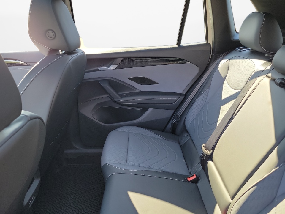 3VVGR7RM1TM013703 2026 Volkswagen Tiguan SE R-Line Black