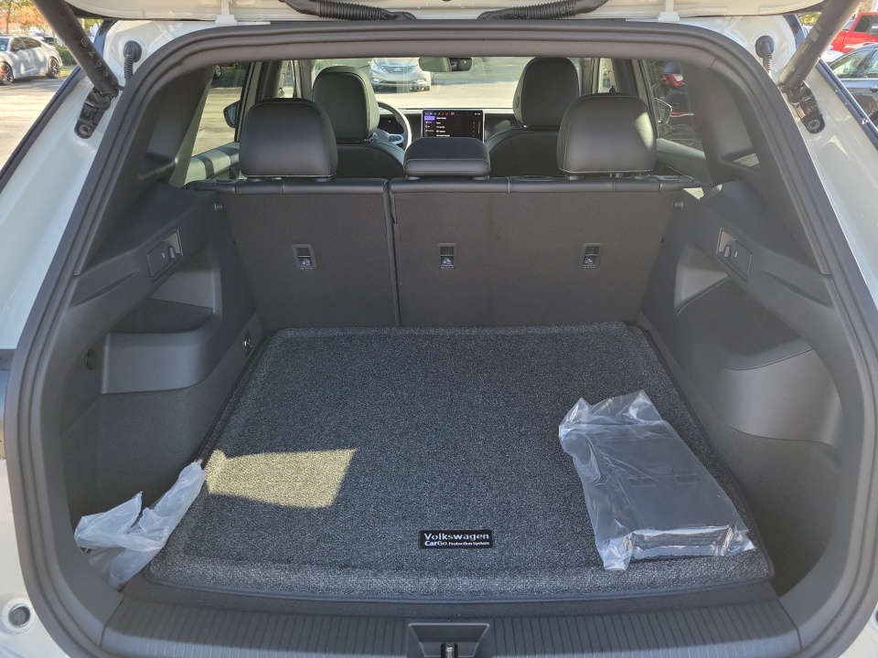 3VVGR7RM1TM013703 2026 Volkswagen Tiguan SE R-Line Black