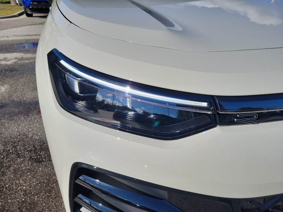 3VVGR7RM1TM013703 2026 Volkswagen Tiguan SE R-Line Black