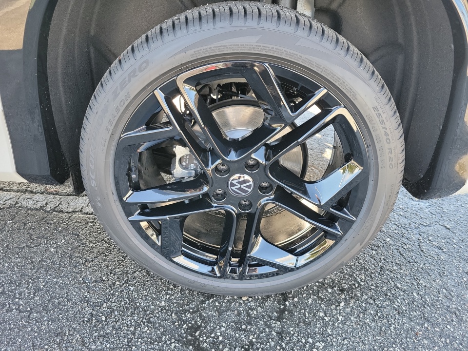 3VVGR7RM1TM013703 2026 Volkswagen Tiguan SE R-Line Black