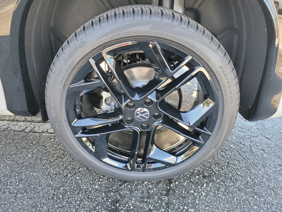 3VVGR7RM1TM013703 2026 Volkswagen Tiguan SE R-Line Black