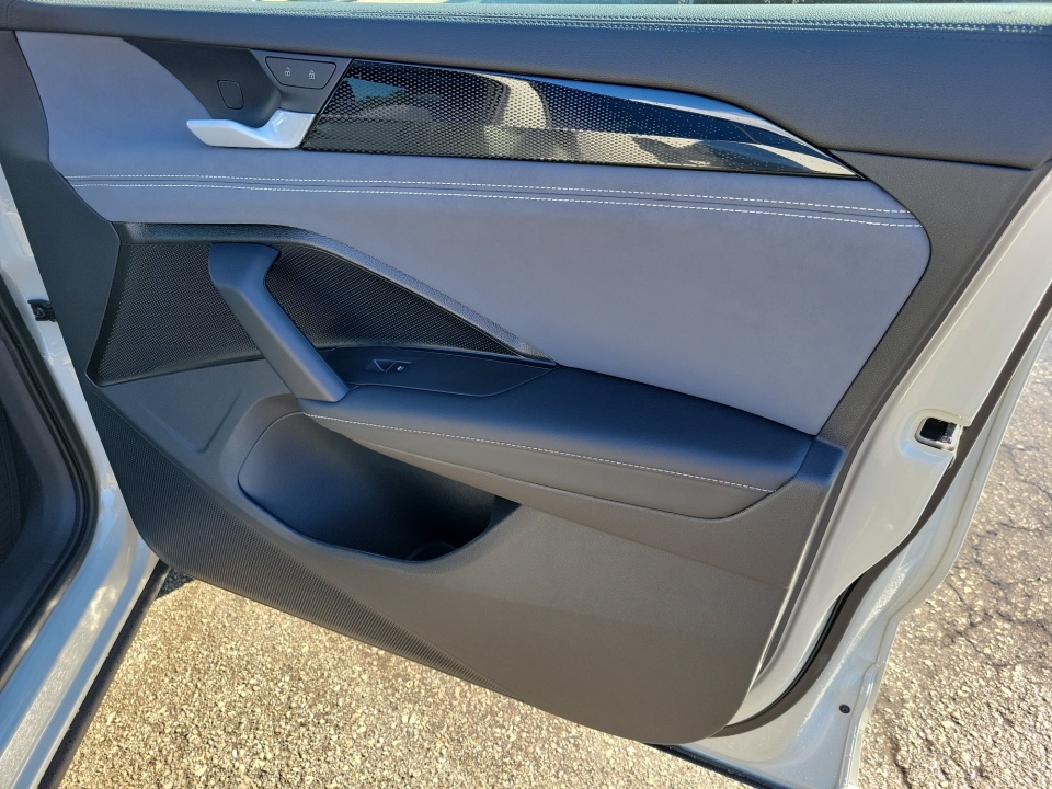 3VVGR7RM1TM013703 2026 Volkswagen Tiguan SE R-Line Black