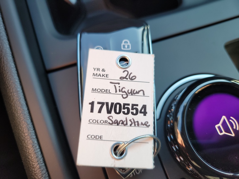 3VVGR7RM1TM013703 2026 Volkswagen Tiguan SE R-Line Black