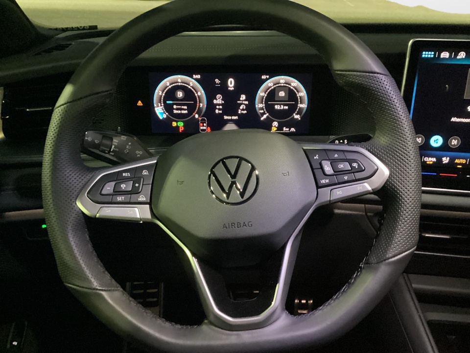 3VVGR7RM1TM039010 2026 Volkswagen Tiguan SE R-Line Black