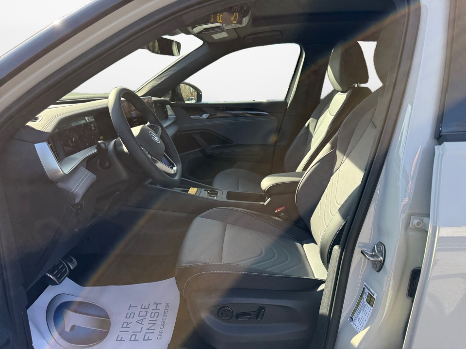 3VVGR7RM2TM034334 2026 Volkswagen Tiguan SE R-Line Black