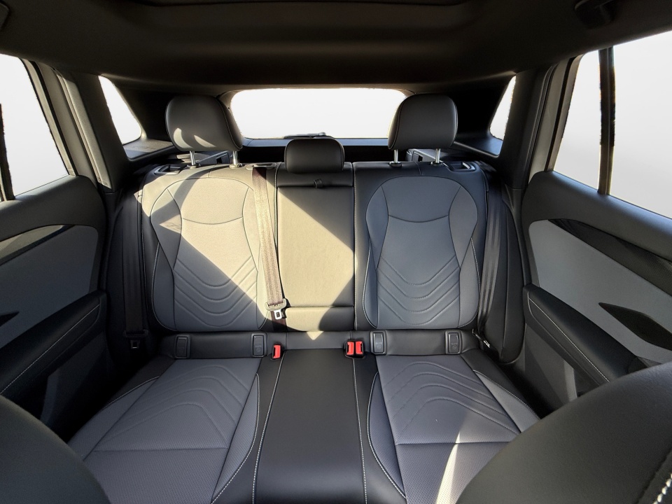 3VVGR7RM2TM034334 2026 Volkswagen Tiguan SE R-Line Black