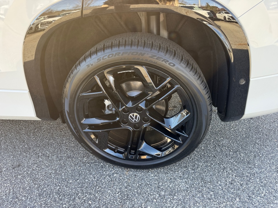 3VVGR7RM2TM034334 2026 Volkswagen Tiguan SE R-Line Black