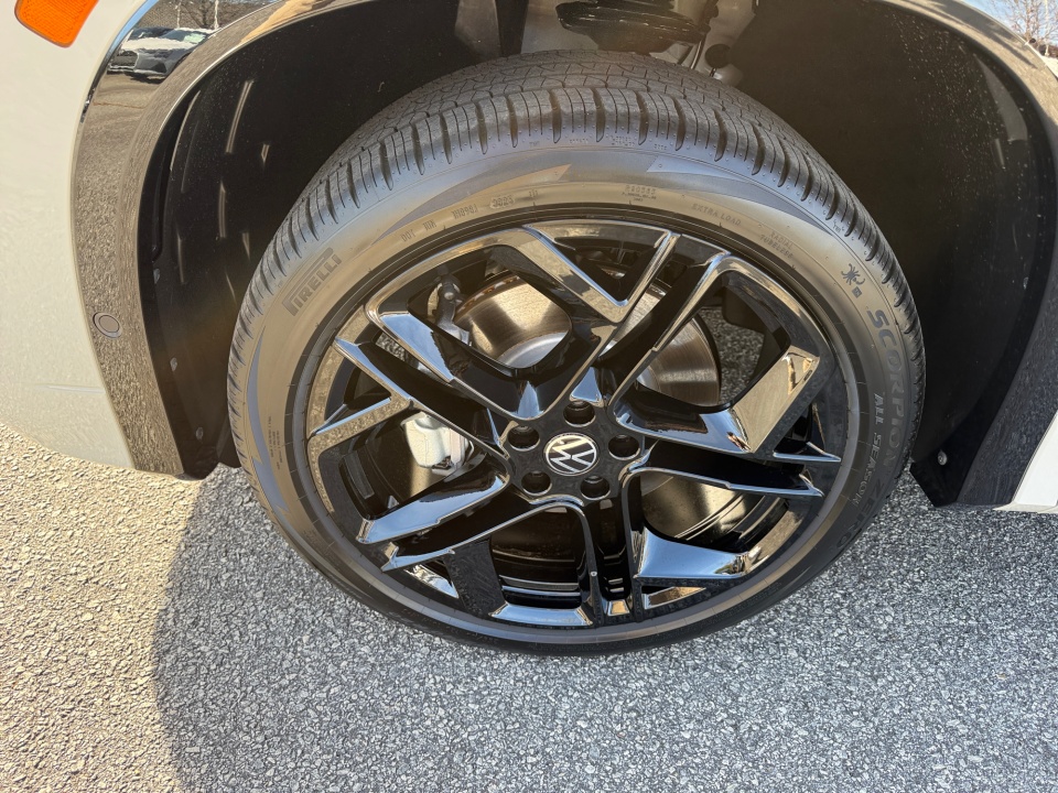 3VVGR7RM2TM034334 2026 Volkswagen Tiguan SE R-Line Black