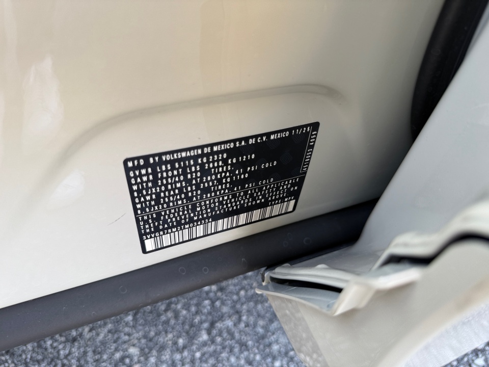 3VVGR7RM2TM034334 2026 Volkswagen Tiguan SE R-Line Black