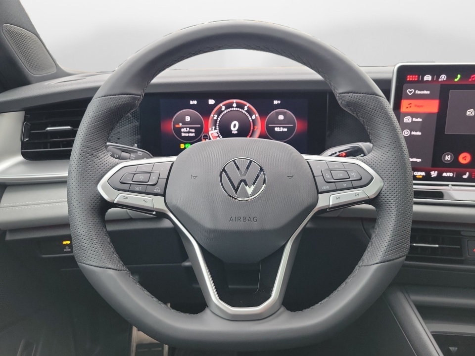 3VVGR7RM3TM033693 2026 Volkswagen Tiguan SE R-Line Black