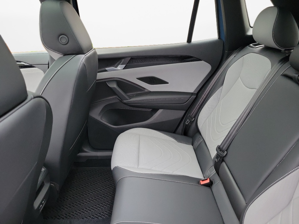 3VVGR7RM3TM033693 2026 Volkswagen Tiguan SE R-Line Black