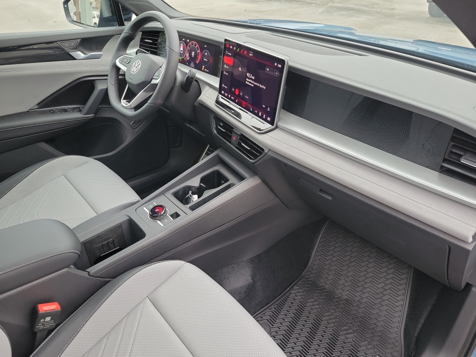 3VVGR7RM3TM033693 2026 Volkswagen Tiguan SE R-Line Black