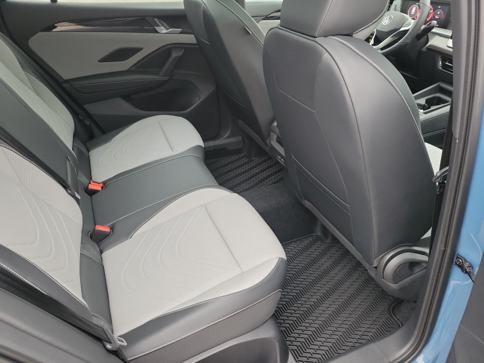 3VVGR7RM3TM033693 2026 Volkswagen Tiguan SE R-Line Black