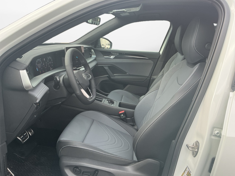 3VVGR7RM3TM048873 2026 Volkswagen Tiguan SE R-Line Black