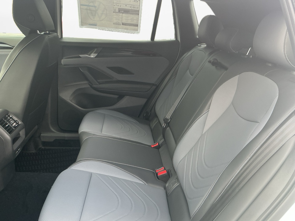 3VVGR7RM3TM048873 2026 Volkswagen Tiguan SE R-Line Black