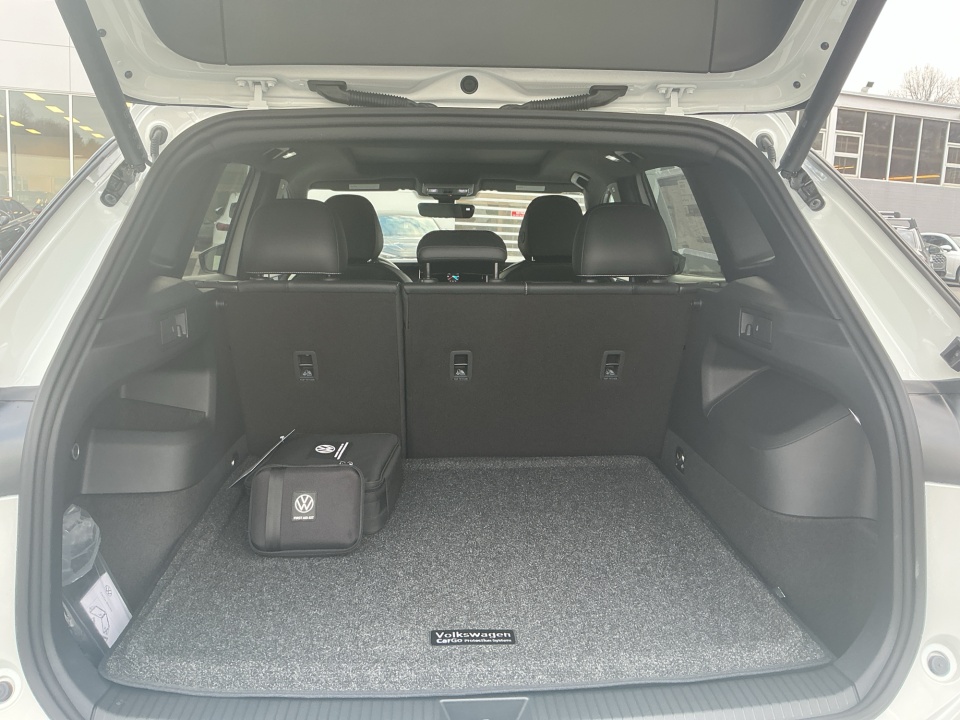 3VVGR7RM3TM048873 2026 Volkswagen Tiguan SE R-Line Black