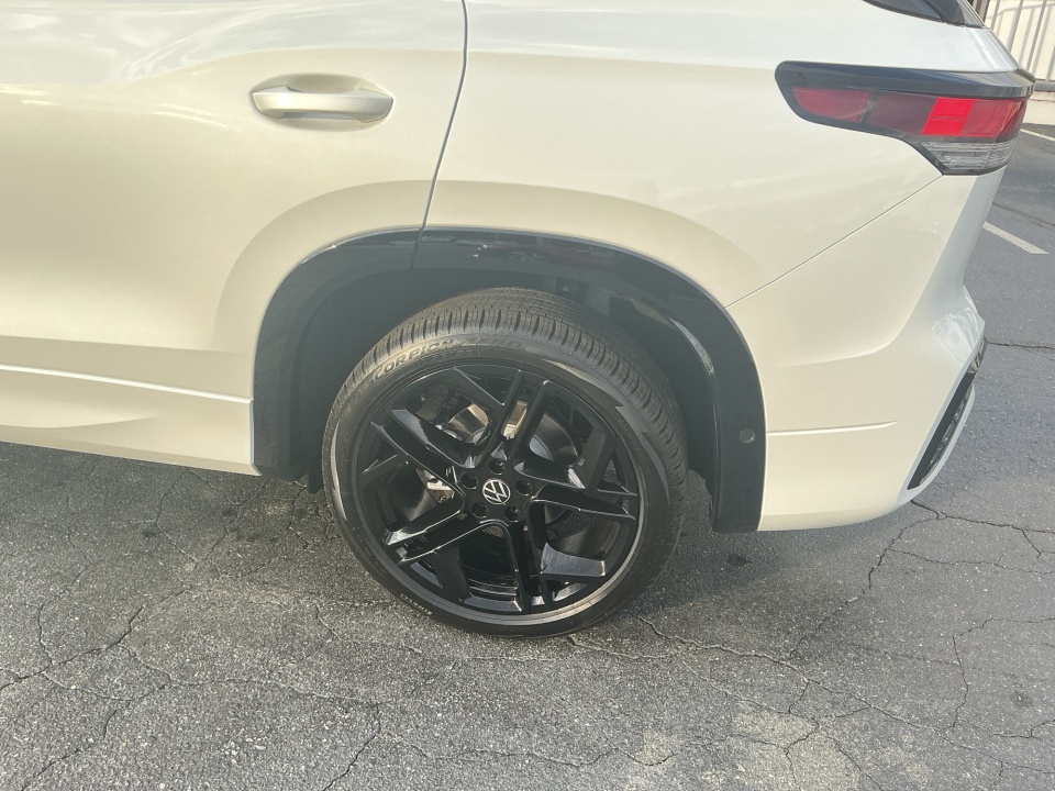 3VVGR7RM3TM048873 2026 Volkswagen Tiguan SE R-Line Black