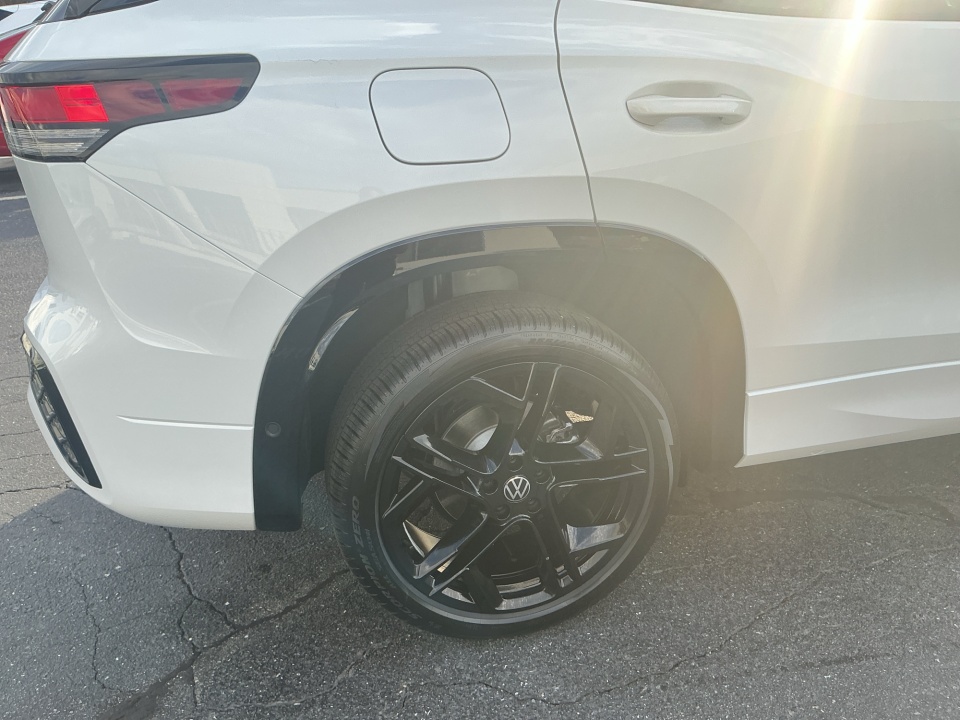 3VVGR7RM3TM048873 2026 Volkswagen Tiguan SE R-Line Black