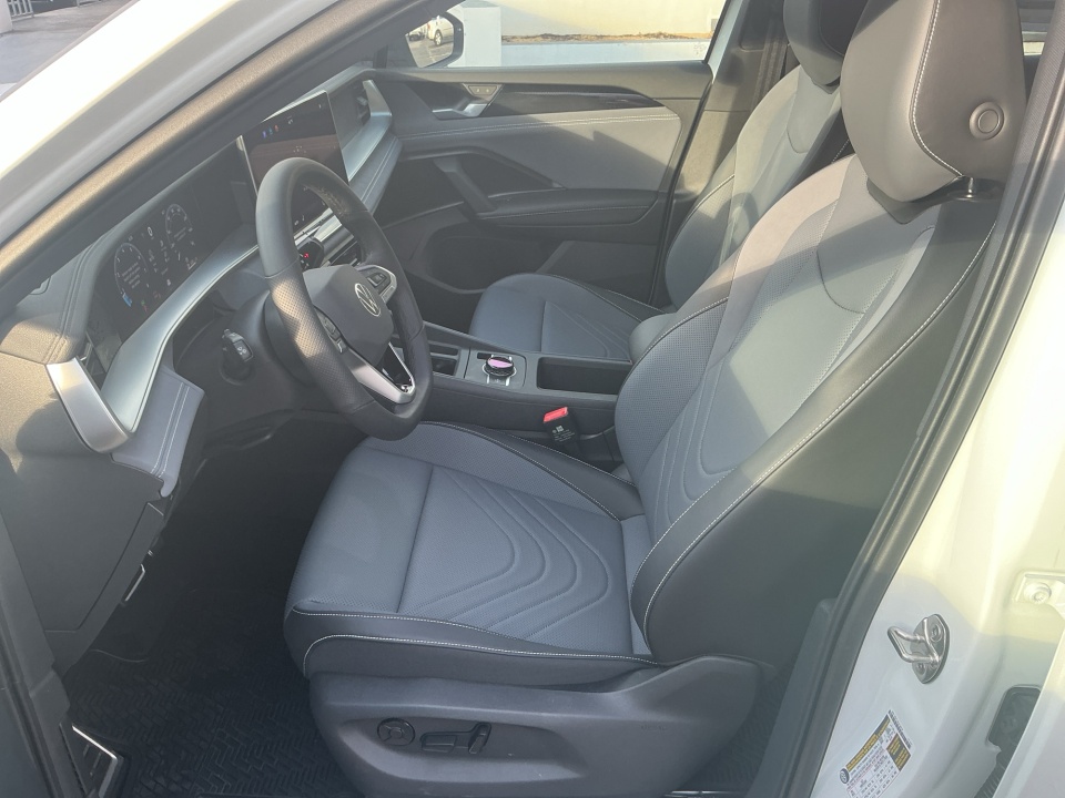 3VVGR7RM3TM048873 2026 Volkswagen Tiguan SE R-Line Black