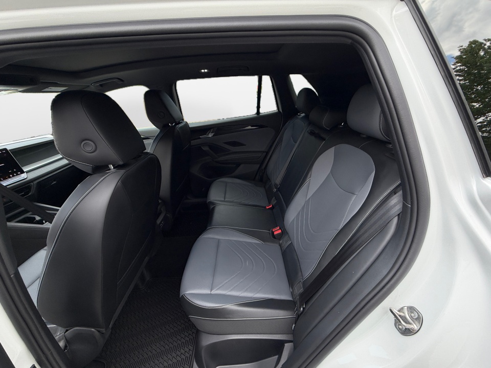 3VVGR7RM3TM097006 2026 Volkswagen Tiguan SE R-Line Black