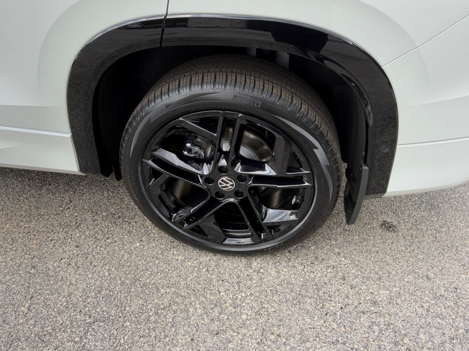 3VVGR7RM3TM097006 2026 Volkswagen Tiguan SE R-Line Black