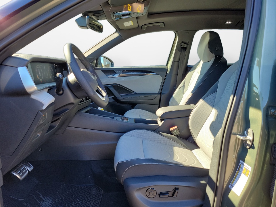 3VVGR7RM5TM019858 2026 Volkswagen Tiguan SE R-Line Black