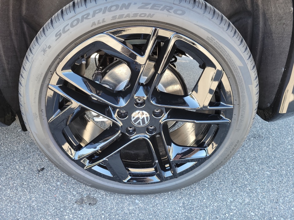 3VVGR7RM5TM019858 2026 Volkswagen Tiguan SE R-Line Black