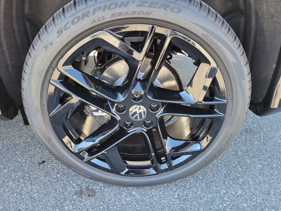 3VVGR7RM5TM019858 2026 Volkswagen Tiguan SE R-Line Black