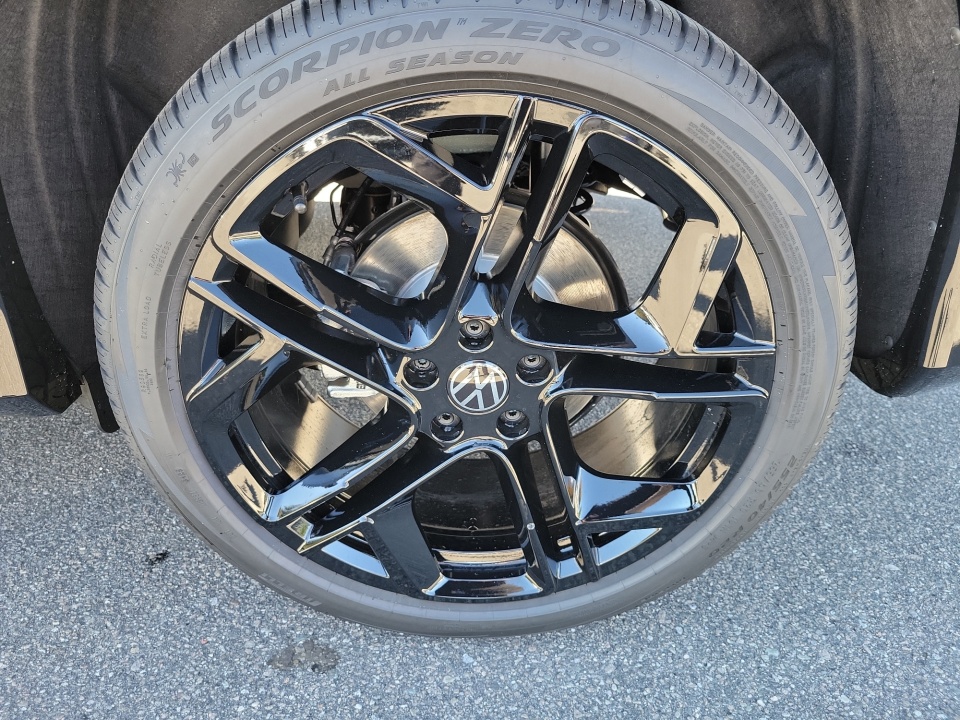 3VVGR7RM5TM019858 2026 Volkswagen Tiguan SE R-Line Black