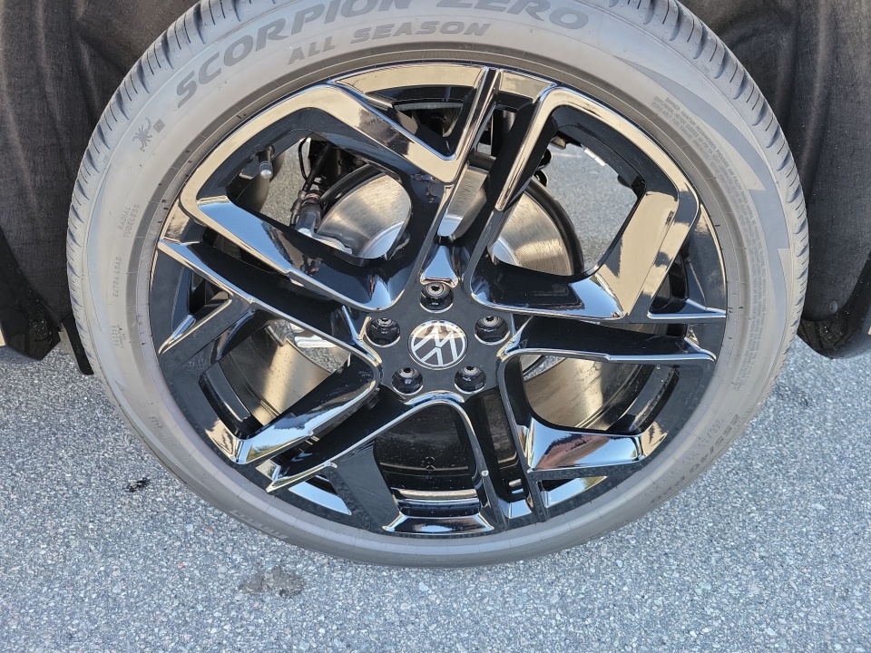 3VVGR7RM5TM019858 2026 Volkswagen Tiguan SE R-Line Black