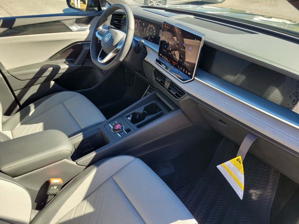 3VVGR7RM5TM019858 2026 Volkswagen Tiguan SE R-Line Black