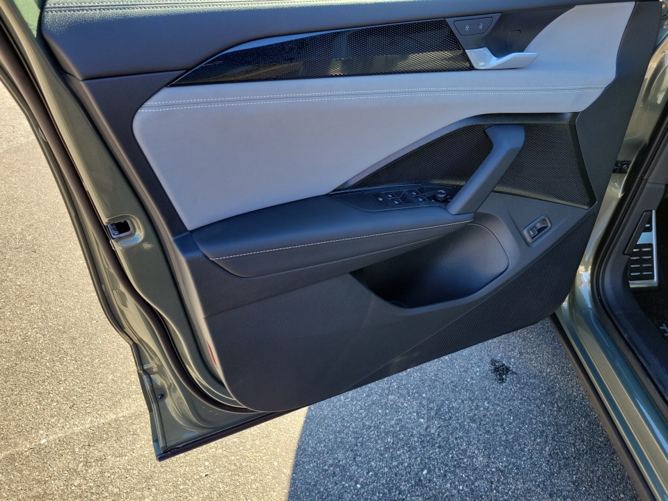 3VVGR7RM5TM019858 2026 Volkswagen Tiguan SE R-Line Black