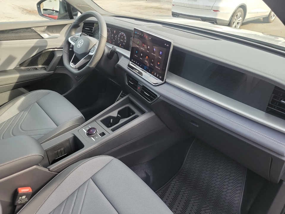 3VVGR7RM5TM029449 2026 Volkswagen Tiguan SE R-Line Black