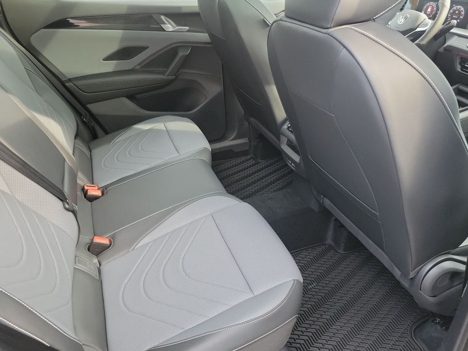 3VVGR7RM5TM029449 2026 Volkswagen Tiguan SE R-Line Black