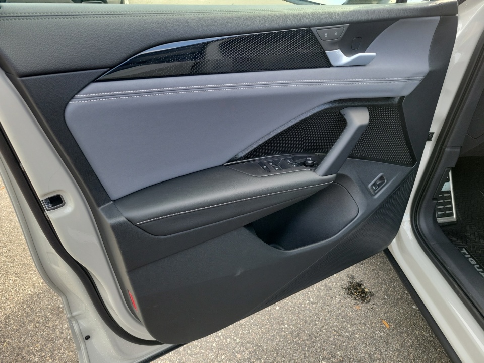 3VVGR7RM5TM029449 2026 Volkswagen Tiguan SE R-Line Black