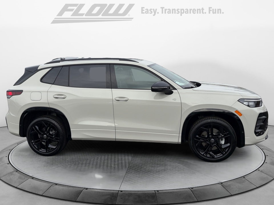 3VVGR7RM5TM043500 2026 Volkswagen Tiguan SE R-Line Black