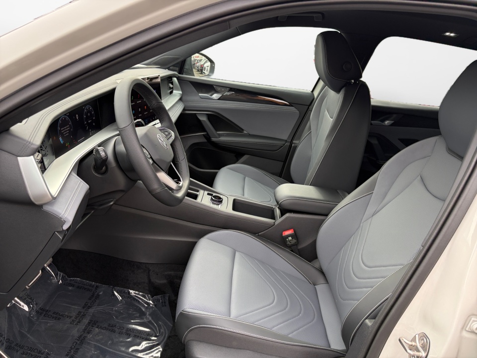 3VVGR7RM5TM043500 2026 Volkswagen Tiguan SE R-Line Black