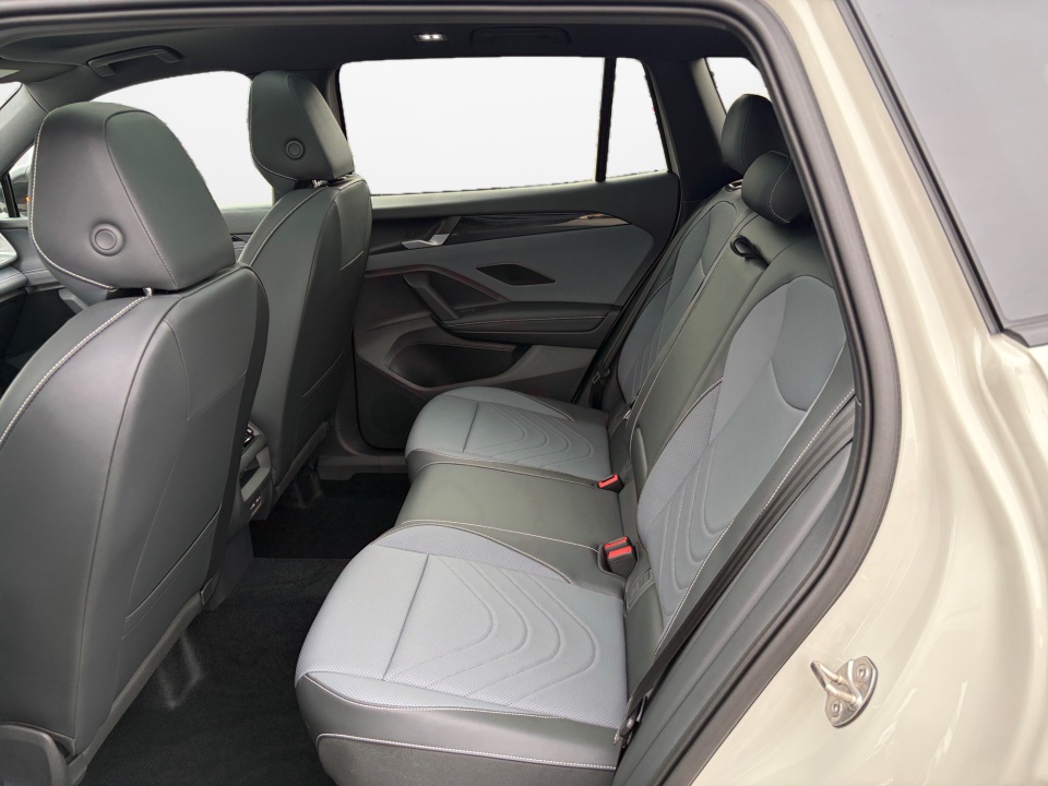 3VVGR7RM5TM043500 2026 Volkswagen Tiguan SE R-Line Black