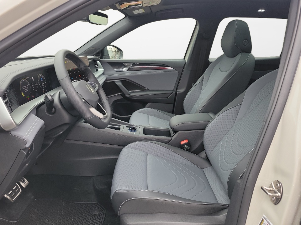 3VVGR7RM5TM055968 2026 Volkswagen Tiguan SE R-Line Black